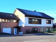 Zweifamilienhaus mit Wintergarten, Garage, gr.Garten und Carport - Hüttenberg