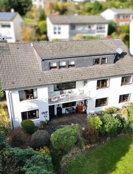 SCHADE IMMOBILIEN - Gehobenes Zweifamilienhaus mit 2.300 m² Grundstück zu verkaufen! - Lüdenscheid
