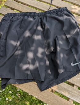 Nike Herren Dri Fit Running Jogging Lauf Hose Schwarz Gr. M CZ9062-010 5" - Dettum