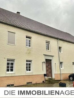 Bauernhaus mit Nebengebäuden in ländlicher Sackgassenlage - Lüdenscheid