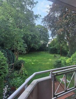In bester Villenlage! Stilvolle 3-Zi.-Eigentumswohnung mit 2 Balkonen, Weitblick & TG-Stellplatz! - Lübeck