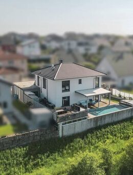 Repräsentatives Einfamilienhaus mit Pool und Fernblick - Marktbreit