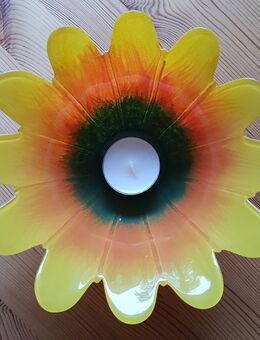 Schale Windlicht Teelichthalter Grün Orange Gelb Glas Sonnenblume. Durchmesser von Blütenblatt zu Blütenblatt ca. 17,5 cm. - Hamburg Wandsbek