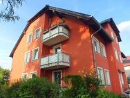 Ruhige 2-Zimmer-Wohnung mit Westbalkon, neuem Laminatboden "Dielenoptik", sep. Küche & Badewanne - Königsbrück