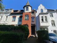 Elegante 3-Zimmer-Altbauwohnung mit ausgebautem Spitzboden und Terrasse in Bockum zu vermieten - Krefeld