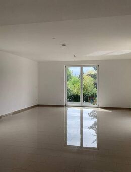 KNIPFER`S IMMOBILIENSCHÄTZE - Elegante Dachwohnung in sehr ruhiger Wohnlage zur Miete! - Augsburg