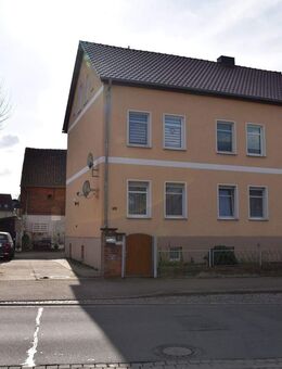 Zweifamilienhaus mit ausbaufähiger Scheune und 2 Garagen - Haldensleben