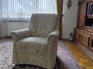 Wohnzimmer Sessel mit Armlehnen, Samtgepolstert, beige gemustert mit Rollen - Hanau (Brüder-Grimm-Stadt) Mittelbuchen