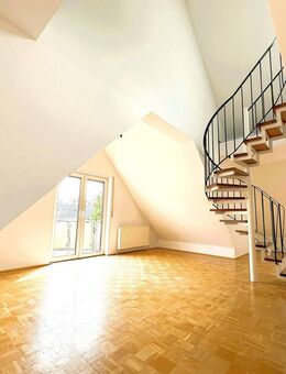 ... WOHNEN FÜR INDIVIDUALISTEN ... 3-ZIMMER-MAISONETTE-WOHNUNG MIT BALKON UND TIEFGARAGENSTELLPLATZ IN RUHIGER WOHNLAGE ... - Nürnberg