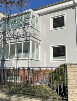 Einzigartig: Großzügige, sanierte Wohnung mit eigenem Garten und moderner Ausstattung - Berlin