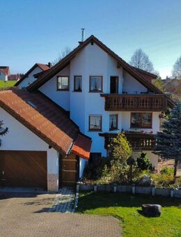 Tolle Gelegenheit: MFH mit drei Einheiten variabel nutzbar mit grossem Garten, Solar Doppelgarage uvm. - Höchenschwand