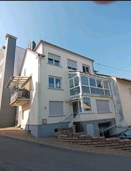 Modernisiertes Zweifamilienhaus ohne Garten, mit Garage und zwei Stellplätzen in Düppenweiler - Beckingen