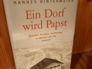 Ein Dorf wird Papst: Glaube, Heimat, Hoffnung in Marktl am Inn. Gebundene Ausgabe v. 2006, Hanser Verlag - Rosenheim