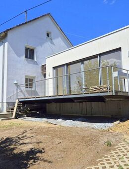 FREE STANDING HOUSE! w/ kitchen, 4 parking spaces & XXL terrace - 11 Minutes to Clay Kaserne - Wiesbaden