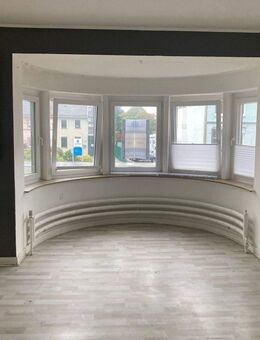 Großzügige Liegenschaft mit Terrasse und Stellplatzangebot , Nähe Borussenpark ! - Mönchengladbach