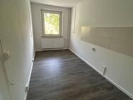 Großzügige 3 Zimmer-Wohnung in Halle mit tollem Südbalkon zum 01.08.2025 - Halle (Saale)