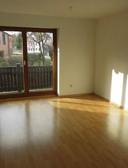 Moderne 1-Zimmer-Wohnung mit Balkon, Einbauküche und PKW-Stellplatz in ruhiger Stadtlage! - Lengenfeld