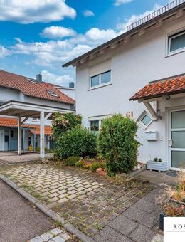 Attraktives Reiheneckhaus mit Carport und Garten in ruhiger Lage von Winnenden-Baach - Winnenden