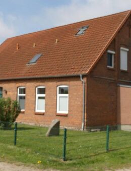 großes solides Wohnhaus mit 3 Wohneinheiten in Neukloster / Perniek - Glasin