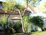 Zwei-Familienhaus, Doppelgarage, total 7 Parkplätze, eingewachsener Garten - Laufenburg (Baden)