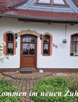 Wohnqualität auf hohem Niveau! Einbauküchen, Garage, Carport, Kamin, neuwertige Heizung, PV-Anlage ... - Leipzig