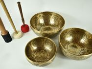 Klangschalen 3er Set Special - Buddha Motiv - 3,8 kg - Klangmassa - Bad Staffelstein Zentrum