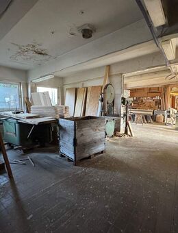 ZU VERKAUFEN: Gewerbefläche mit angrenzendem Wohnhaus in Bad Sassendorf (Lohne) - Bad Sassendorf