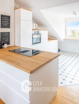 Frankfurt-Fechenheim: Charmante 3-Zimmer-Dachwohnung mit hochwertiger Einbauküche - Frankfurt (Main)