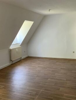 Top geschnitten // große Räume // Dachgeschoss // mit Laminat und Tapeten! Sofort bezugsfertig! - Recklinghausen