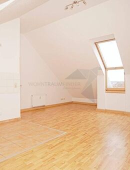 Romantische 2 Raum DG-Wohnung mit Aufzug, Tageslichtbad und tollem Wohn-Koch-Essbereich - Chemnitz