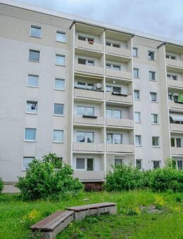 Gemütliche 2-Zimmer-Wohnung mit Balkon und Badewanne - Ideal für Singles oder Paare! - Plauen