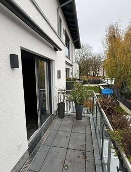 Gepflegte Neubauwohnung mit EBK und Balkon - Berlin