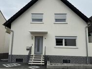 EFH, 5 Zi., Terrasse, Balkon, EBK, TGL-Bad, Gäste-WC, Waschraum mit Dusche, kl. Garten, Garage, Stellplatz, Keller, Holzschuppen - Biblis