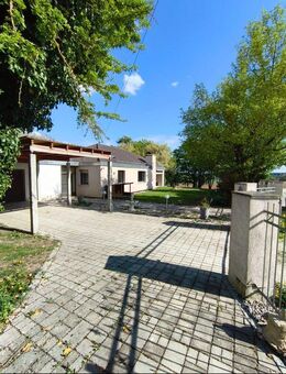 Haus auf Parkähnlichem Grundstück mit Einliegerwohnung - Denkendorf (Bayern)