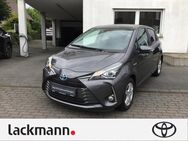 Toyota Yaris, 1.5 Hybrid Y20 Team D Safety Sense, Jahr 2020 - Wuppertal