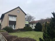 Provisionsfrei! Einfamilienhaus mit Garten und Garagen - Köln