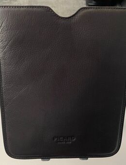 Für Reise und Urlaub: Picard Leder-Case für 9,7 Zoll-Tablets. - Berlin