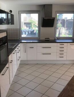 Moderne, großzügig geschnittene 2-Zimmer-Wohnung (ca. 100 m²) in Bischweier! - Bischweier