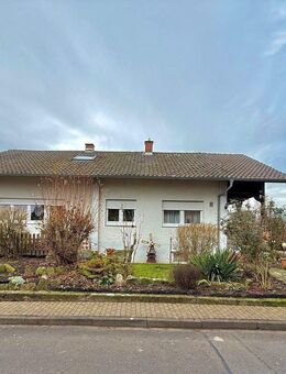 Marko Winter Immobilien - Aglasterhausen: Freistehendes Einfamilienhaus mit Terrasse, Garten und Balkon - Aglasterhausen