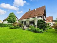 Einfamilienhaus mit hohem Wohnkomfort, stilvoller Garten mit überdachter Terrasse und Gartenhaus - Großnaundorf