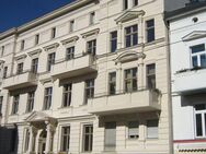 sehr sonnige, gepflegte Altbauwohnung mit Stuck, Balkon, Keller 3,5 Z. bzw. Umbau= 4,5 Zimmer - Potsdam