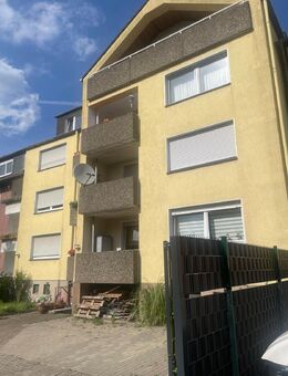 8-Fam.-Haus mit Balkone und 6 Kfz.-Stellplätze... mit Fokus auf Zustand und Potential! - Gelsenkirchen