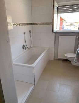 Geräumige 3-Zimmer-Wohnung im 1. OG *** bevorzugt "Hausmeisterpaar" *** OPTION große Terrasse - Zellingen