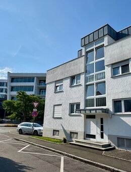 Funktionelle 2-Zimmer-Hochparterre-Wohnung mit Balkon und KFZ-Stellplatz - Friedrichshafen
