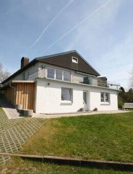 Großzügiges Einfamilienhaus mit Einliegerwohnung in herrlicher Lage und Blick über die Felder - Brekendorf