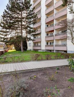 2-Zimmer-Wohnung, mit Balkom, mit Einbauküche und tollem Ausblick in Röthenbach an der Pegnitz - Röthenbach (Pegnitz)