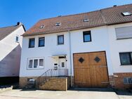 Großzügiges Ein- bis Zweifamilienhaus mit Nebengebäude in Hofgeismar-Hombressen - Hofgeismar