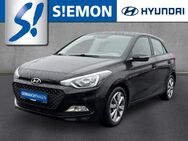 Hyundai i20, 1.2 Yes Silver, Jahr 2015 - Ibbenbüren