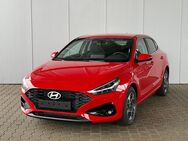 Hyundai i30, 1.5 T-GDi Fastback MHEV Life V &H m m Kurvenl Sitz & Lenkr Heiz Alu16, Jahr 2024 - Achern