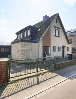 Großzügiges, modernisierungsbedürftiges Ein- /Zweifamilienhaus in Timmendorfer Strand - Timmendorfer Strand